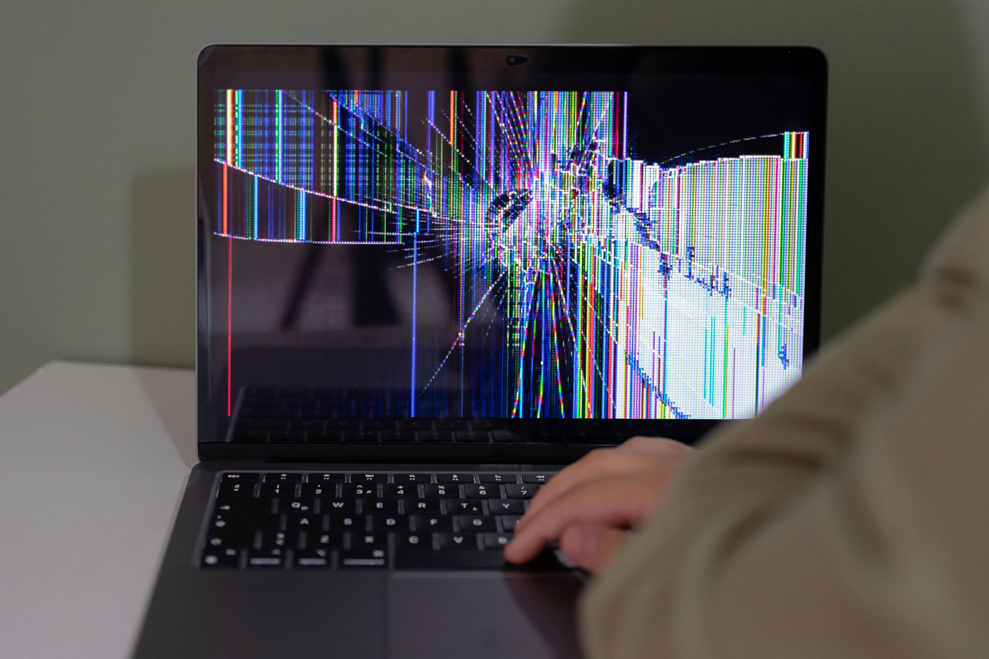 Cracked Screens – Laptop, Desktop & Mobile Screen Repairs